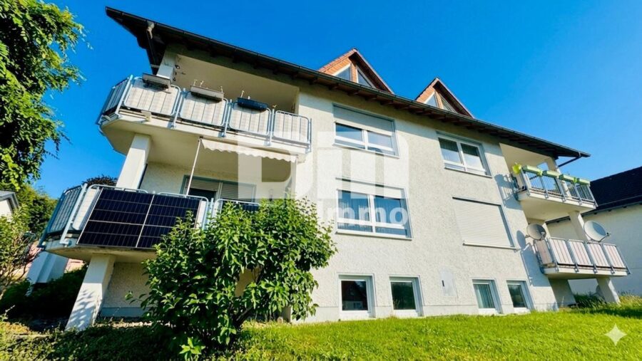 Hochwertig sanierte, ebenerdige Dreizimmerwohnung im EG mit Loggia + PKW-Stellplatz - Frontansicht